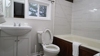 Algonquin Lakeside Inn