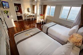 Signature Royal Halong Cruise