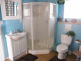 Silvern Lake Trail Bed & Breakfast