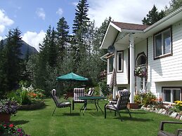 Silvern Lake Trail Bed & Breakfast