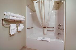 Cobblestone Hotel & Suites - Charlestown
