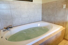 Cobblestone Hotel & Suites - Charlestown