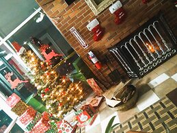 Grand View Plaza Inn & Suites