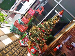 Grand View Plaza Inn & Suites