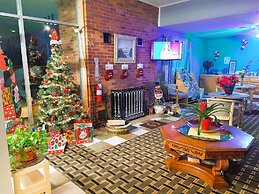 Grand View Plaza Inn & Suites