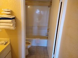 Grand View Plaza Inn & Suites