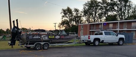 Grand View Plaza Inn & Suites