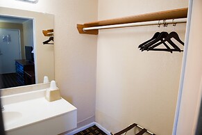 Grand View Plaza Inn & Suites