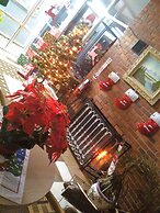 Grand View Plaza Inn & Suites