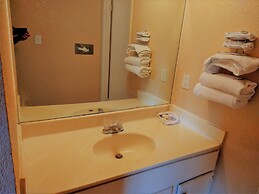 Grand View Plaza Inn & Suites