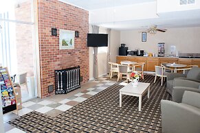 Grand View Plaza Inn & Suites