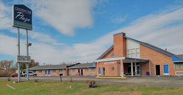 Grand View Plaza Inn & Suites