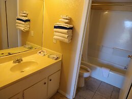 Grand View Plaza Inn & Suites