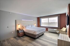 Holiday Inn Express & Suites Fond Du Lac by IHG