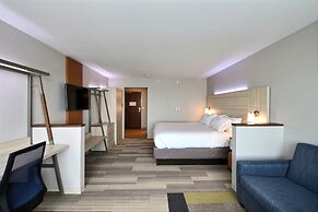 Holiday Inn Express & Suites Fond Du Lac by IHG