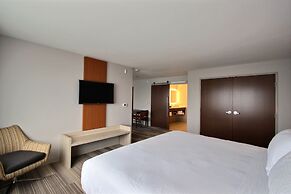 Holiday Inn Express & Suites Fond Du Lac by IHG