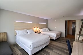 Holiday Inn Express & Suites Fond Du Lac by IHG