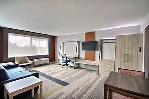 Holiday Inn Express & Suites Fond Du Lac by IHG