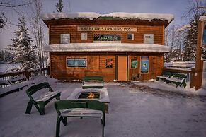 Pike's Waterfront Lodge