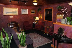 Pike's Waterfront Lodge