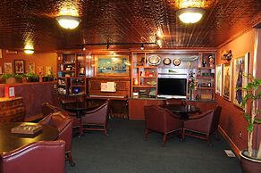 Pike's Waterfront Lodge