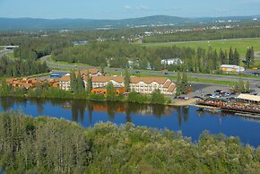 Pike's Waterfront Lodge