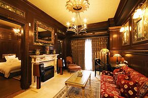 The Old England Manor