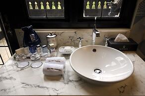 The Old England Manor