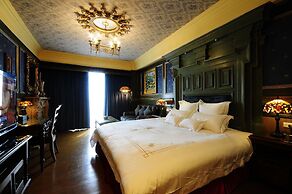 The Old England Manor