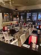 No.12 Hotel & Bistro