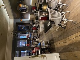 No.12 Hotel & Bistro