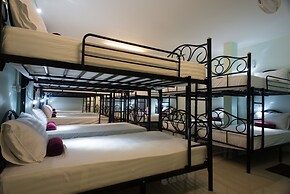 Plan B Hotel - Hostel