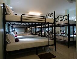 Plan B Hotel - Hostel