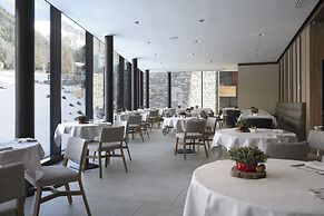 Grand Hotel Courmayeur Montblanc by R Collection Hotels