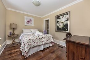 CastleView Inn by Elevate Rooms