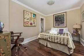 CastleView Inn by Elevate Rooms