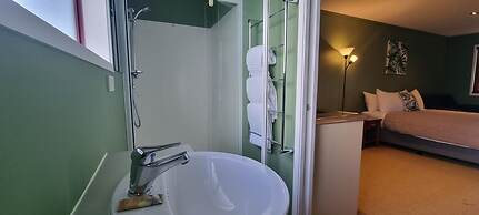 Canoe Safaris Lodge
