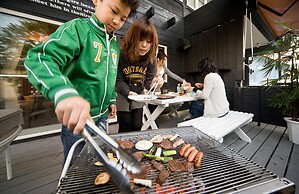 Holiday House Green Garden