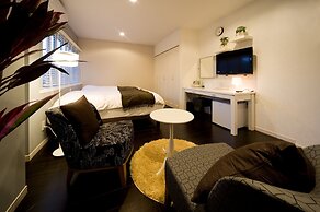 Holiday House Green Garden