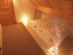 Holiday House Green Garden