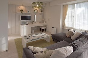 Holiday House Green Garden