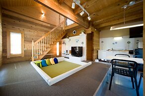 Holiday House Green Garden