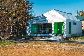 Holiday House Green Garden