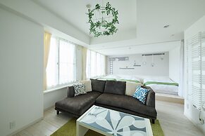 Holiday House Green Garden