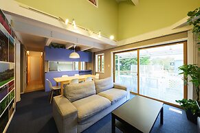 Holiday House Green Garden