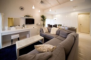 Holiday House Green Garden