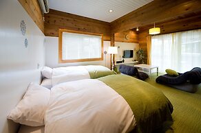 Holiday House Green Garden