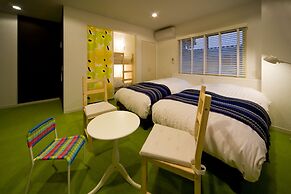 Holiday House Green Garden