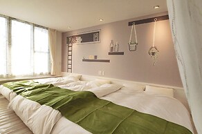 Holiday House Green Garden