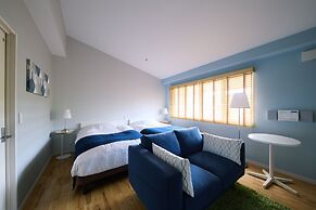 Holiday House Green Garden